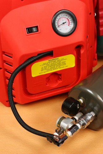 ジャンプスタータのエアコンプレッサーから充填