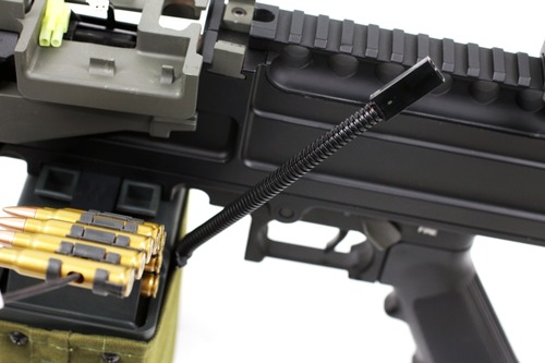 コルゲートチューブで電源コードを覆う