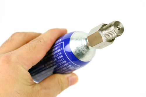 汎用ボンベを取り付け