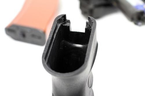 リューターで削る