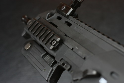 左サイドレール