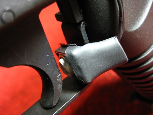 トリガー後部へスイッチを