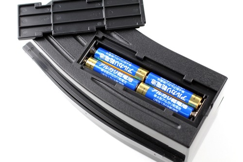 使用するのは単4電池4本