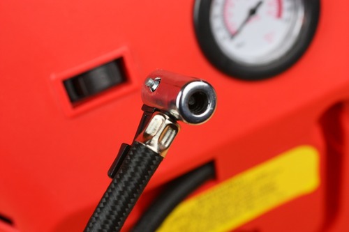 自動車タイヤは米式バルブが標準規格