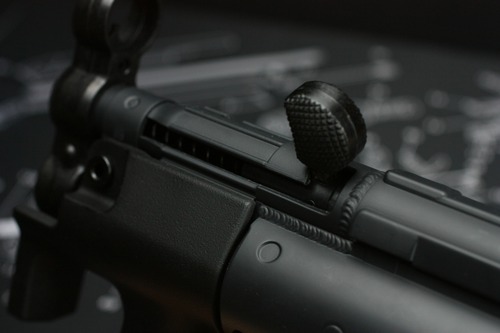 実銃と同じくロック可能