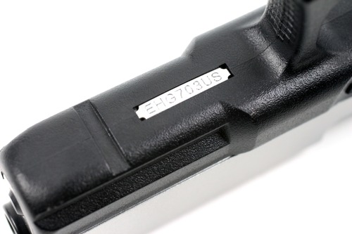 シリアルナンバープレート