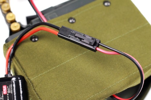 バッテリー側のコネクタ