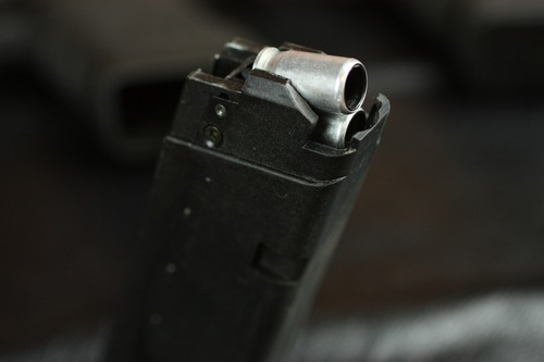 装弾数は実銃より少ない6発