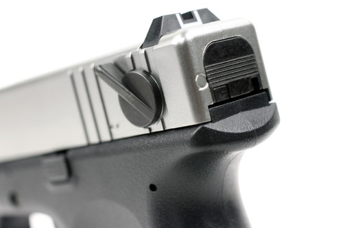 スライド後部を押し込むとロック解除