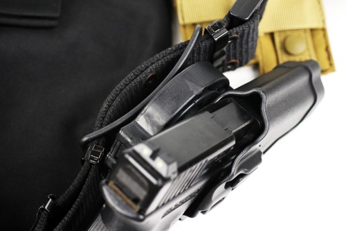 ホルスターとベルトループの間が空く