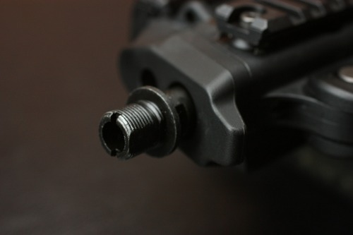 逆ネジ対応のフラッシュハイダーやサプレッサーに対応する