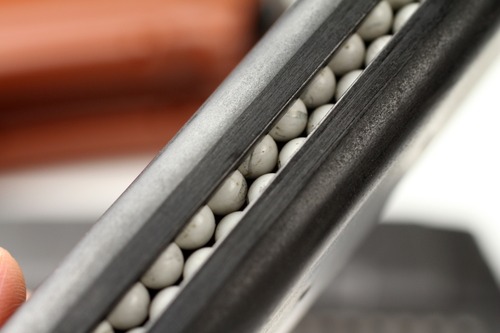 BB弾の表面に傷が入っている