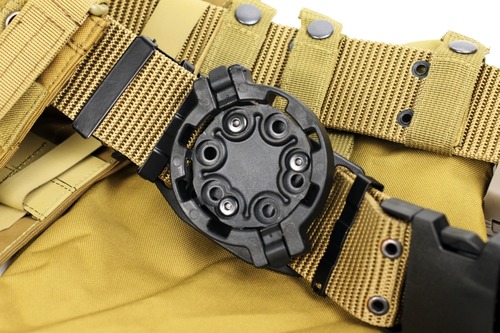 ベルトループで取付け