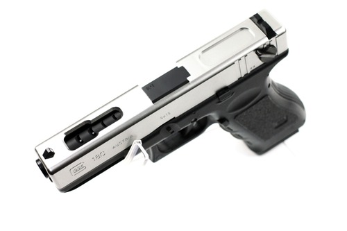 シルバーの部分は安っぽいプラスチック感