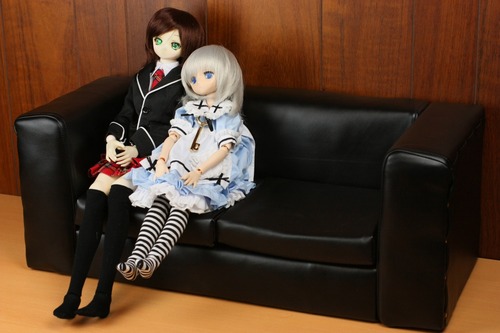 きつめだが4人掛けもいけそう