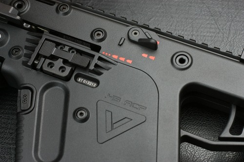 セレクターはセミ、2点バースト、フルオート