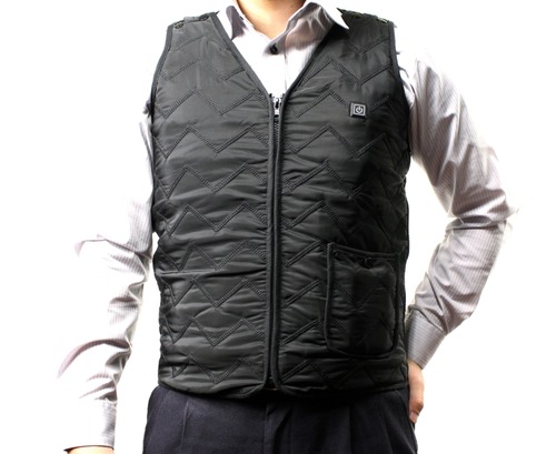 ベストなのでブルゾンの下に隠せる