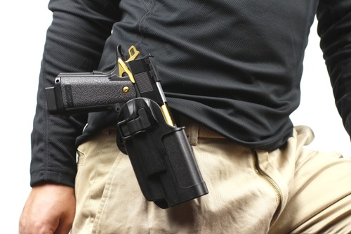 ホルスターを若干腹側に寄せると良くなる