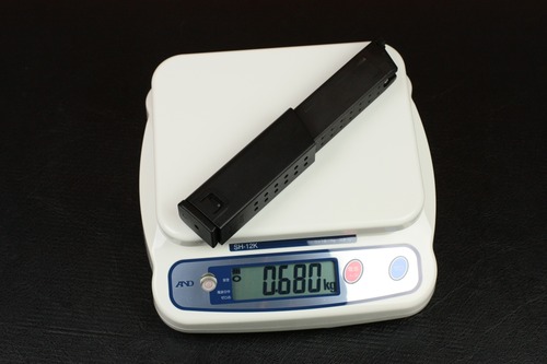 マガジンは680g