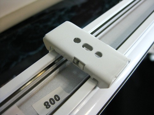 固定具への取付ははめ込むだけ