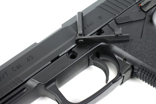 スライドストップを引き抜く