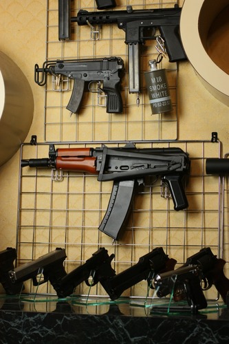 メッシュパネルでエアーガンを固定