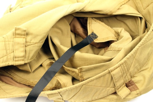 膝裏の位置にあるベルト