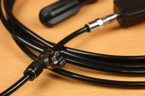 このように取り付けることで手元で圧力を確認できる