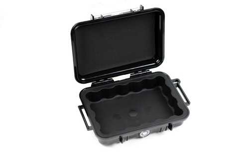 中はゴム製の緩衝材とウレタンスポンジ