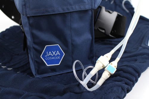 チューブとベストをソケットで接続