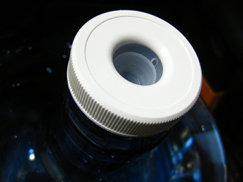 何度も使えるスクリューキャップ