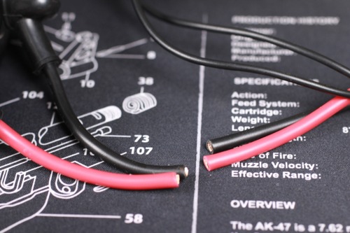 ケーブルをばっさりとカット