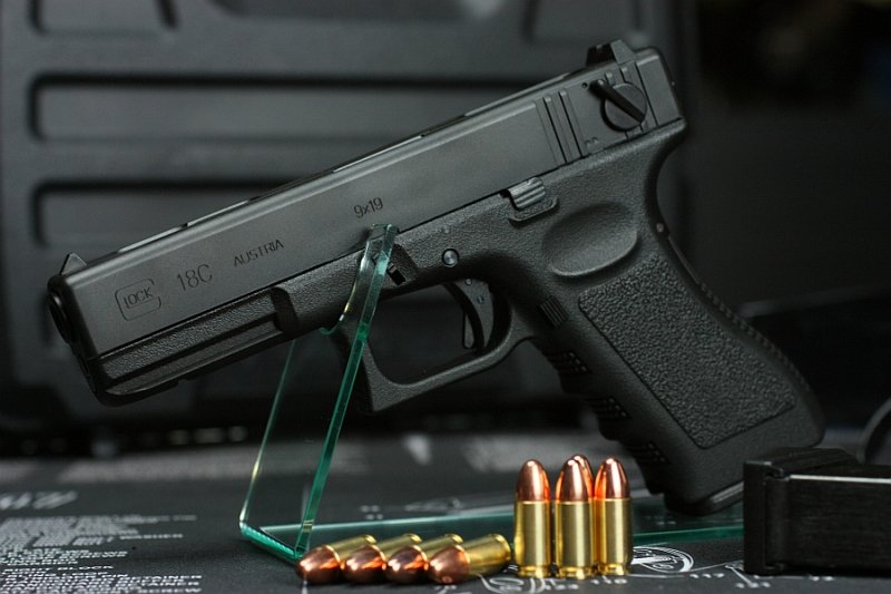 1発1発の重たいリコイルショック！KSC GLOCK18C GBBレビュー