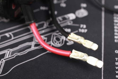 裏側も2か所圧着