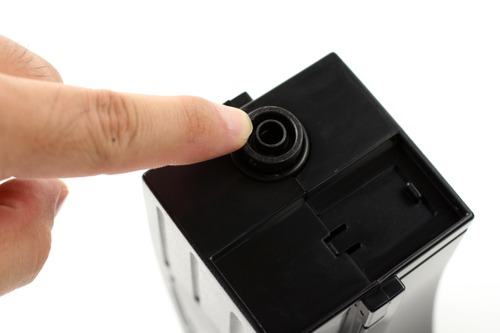 押し込むことでスイッチが入る