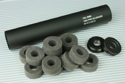 中にはお菓子みたいな形状のスポンジが入っています