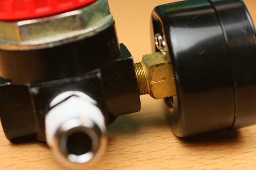 圧力計はCP-100のレギュレーターから拝借