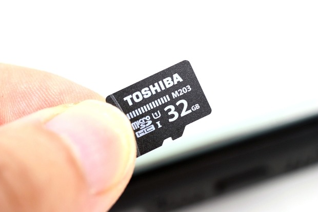 付属のmicroSDHCカード