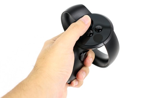 いかにもコントローラーを操作していますという感覚