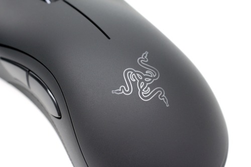 上部のRazerロゴ