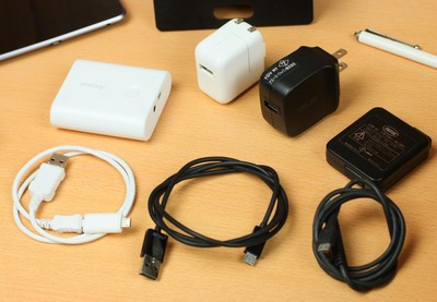 用意した充電器とケーブル