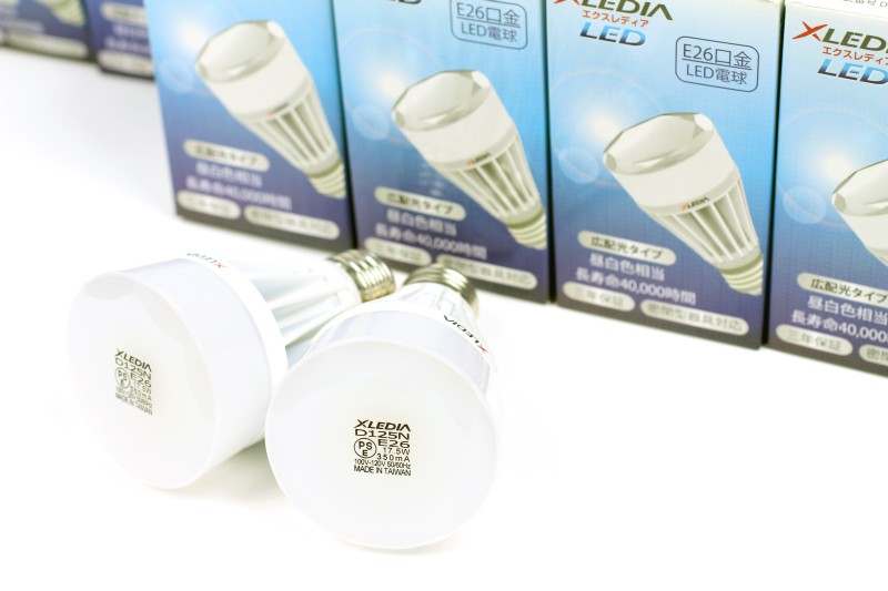 部屋の電球を強烈に明るいled電球 Xledia D125nに交換してみた Laineema デジタルハードウェア徹底レビュー 部屋の電球を強烈に明るいled電球 Xledia D125nに交換してみた Laineema デジタルハードウェア徹底レビュー