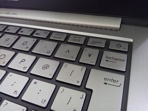 電源ボタンの位置は考え物