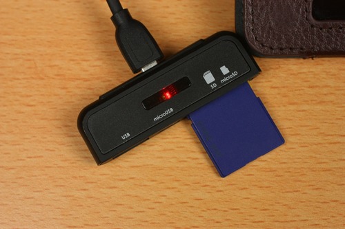 SDHCカードを挿入