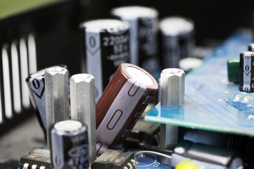 コンデンサーの高さが微妙に高い