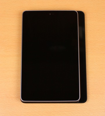 Nexus7を重ねて比較