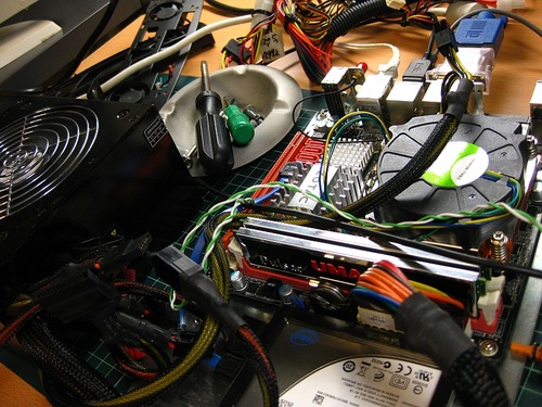 デスクトップ用の電源を接続して起動