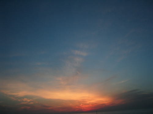 暁に染まる空