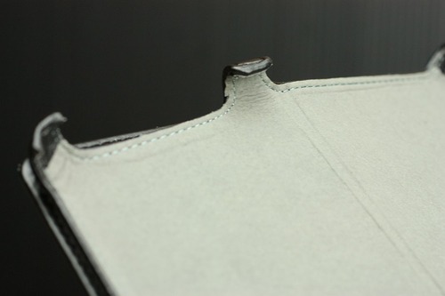 ASUS VivoTab Smart ME400Cの保持はツメ