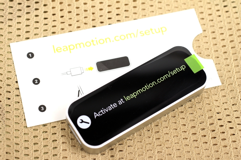 VRの世界に自分の手が入る！小型モーションセンサーLeap Motion